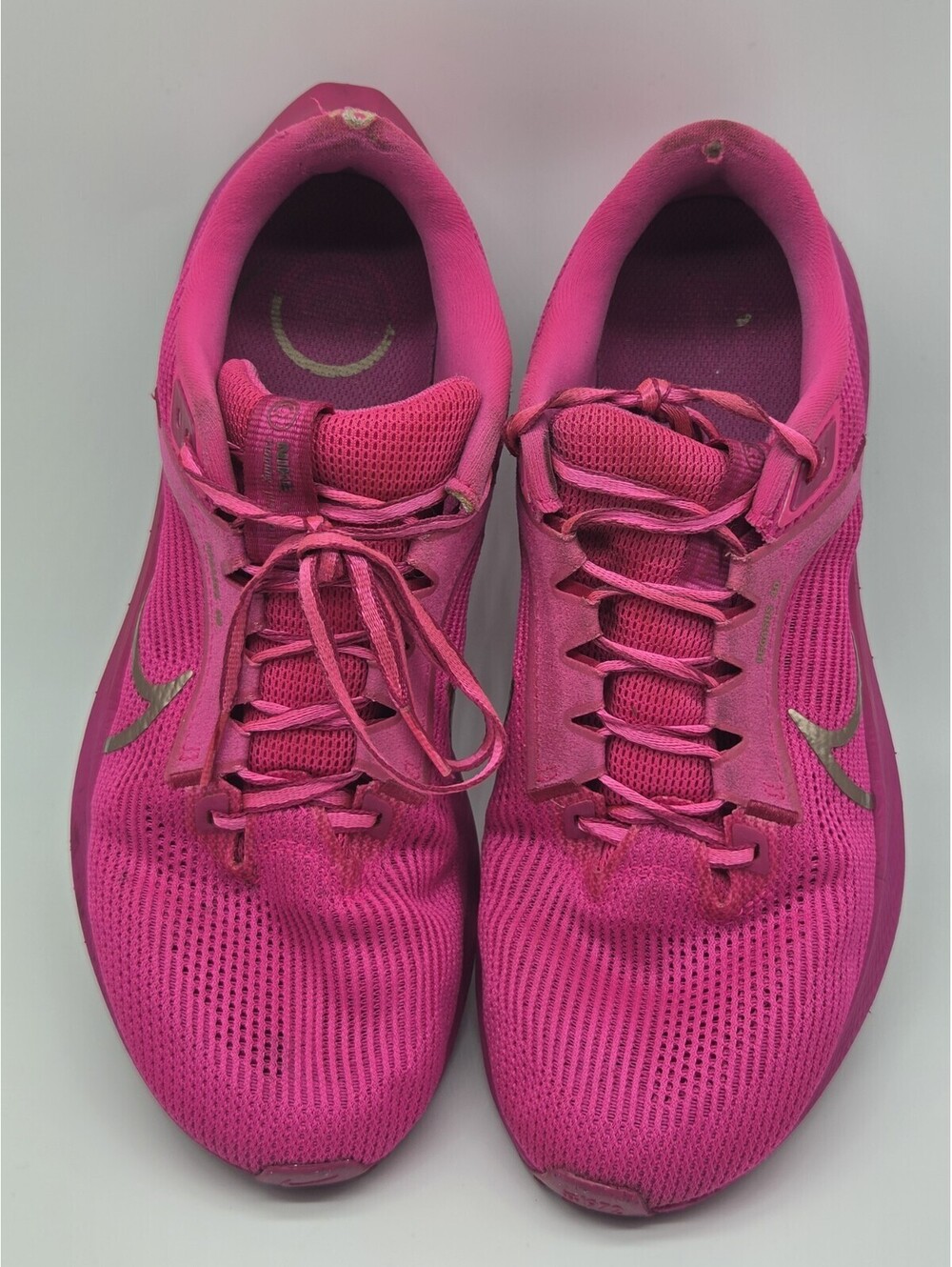 Nike Air Zoom Pegasus 40 running shoes in the vibrant "Fierce Pink" W 11